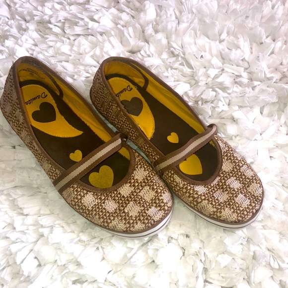 Shoes - Dakota K slip on shoes size 7.5